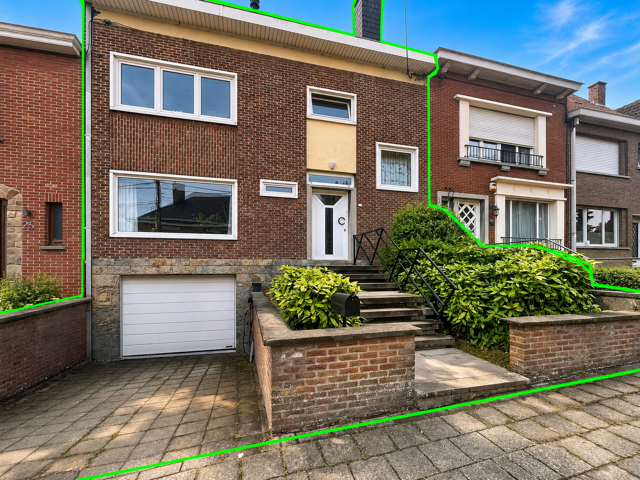 Spacieuse maison dans le quartier prisé de la Coquinie avec 3 chambres, double garage et jardin. Libre le 1er septembre 2026.