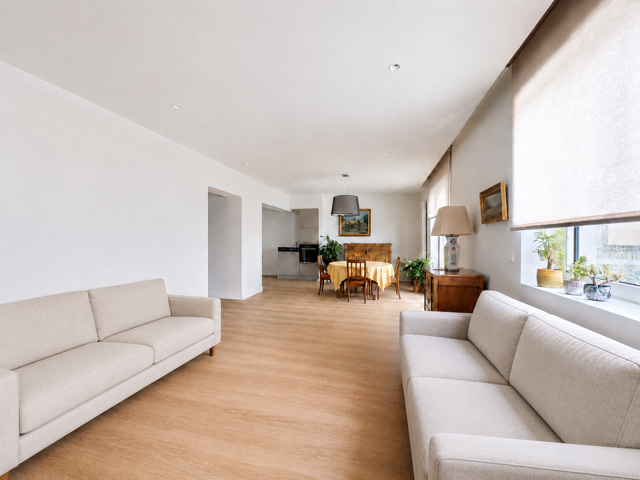 Magnifique appartement deux chambres avec terrasse sur la Grand`Place, libre le 1er aout 2026.
