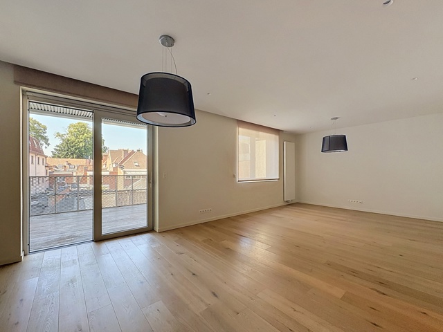 Magnifique appartement deux chambres avec terrasse sur la Grand`Place, libre le 1er aout 2026.