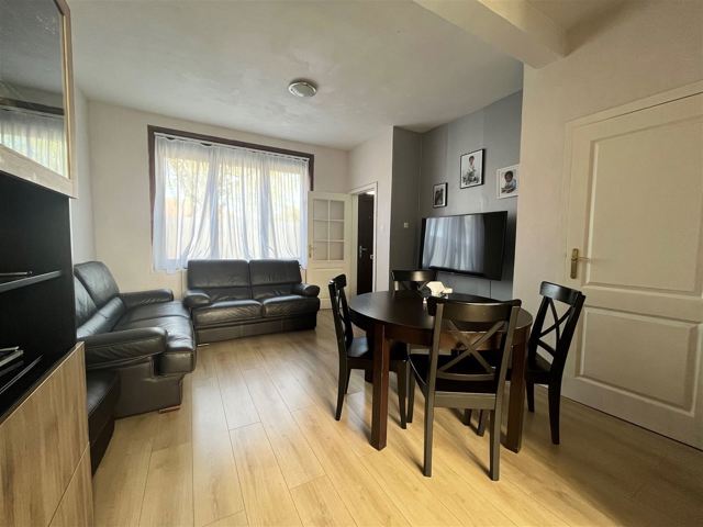 Belle maison de deux chambres, possibilité 3 avec jardin ! Libre le 1er octobre 2026.
