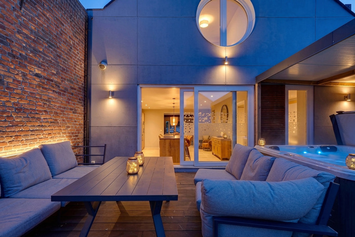 Splendide duplex 3 CH, rénové en 2020, avec terrasse 36m² ! Libre de suite ! 