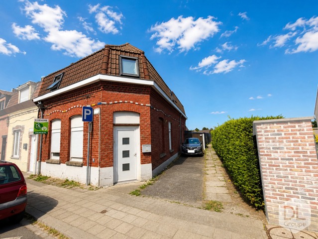 Grande maison rénovée avec 4 chambres, jardin et 3 places de parking 