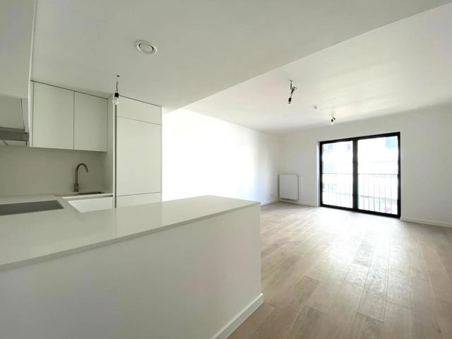 MADOU PLAZA 2.05 — 1