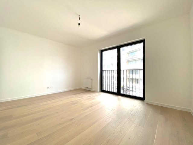 MADOU PLAZA 3.04 — 5