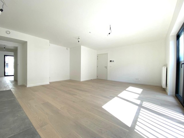 MADOU PLAZA 3.04 — 1