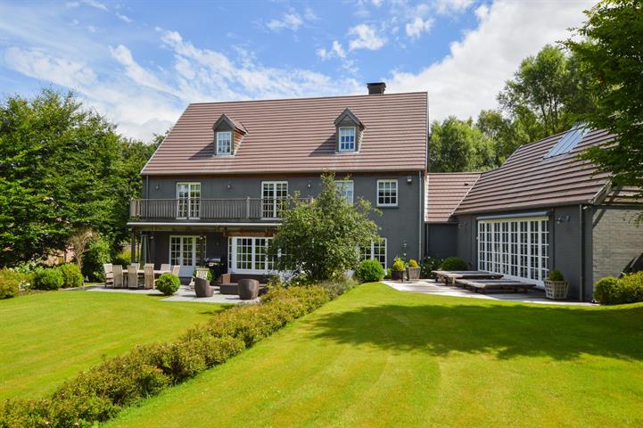 Magnifique Mi-Casa avec piscine intérieure