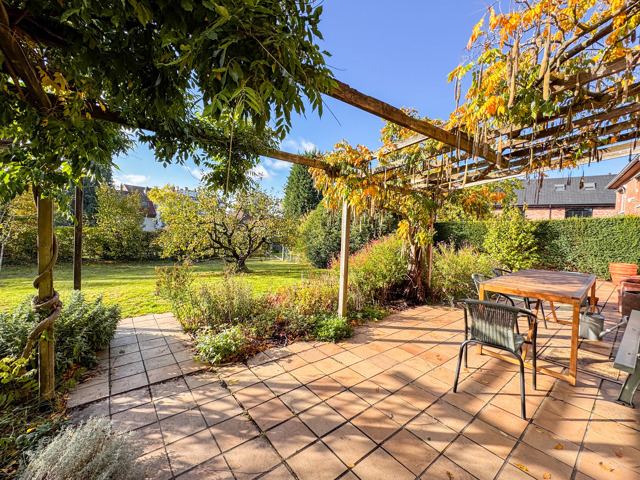 Villa en terrain de fond, quartier Langeveld