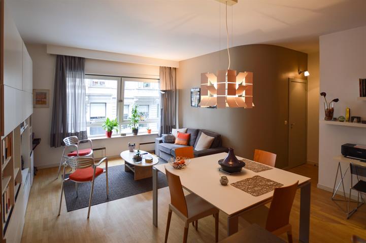 Châtelain/ Louise: appartement 1 ch meublé en parfait état