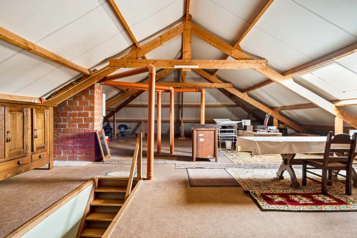 Woning met bouwgrond 24