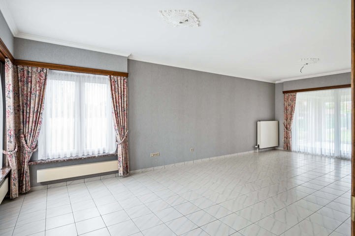 Woning met bouwgrond 5