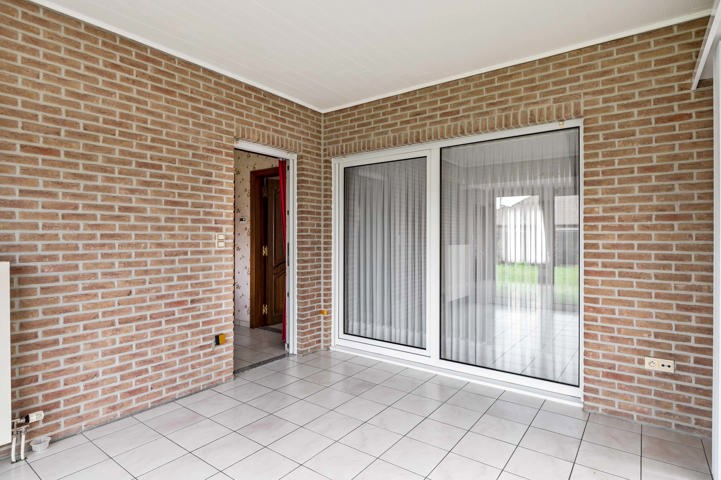 Woning met bouwgrond 9