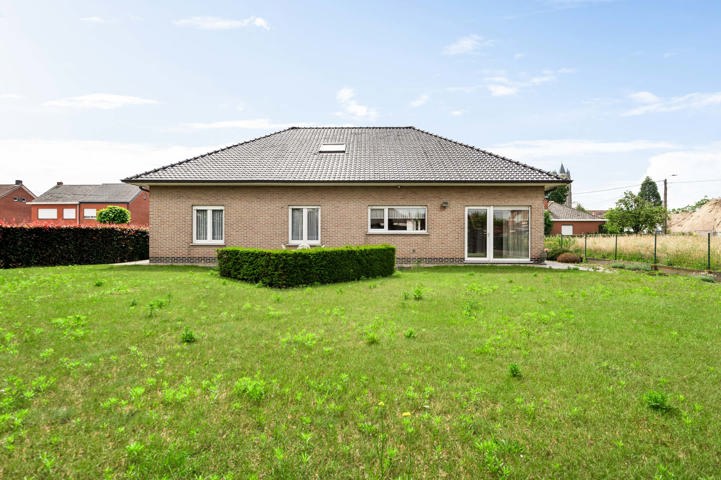 Woning met bouwgrond 30