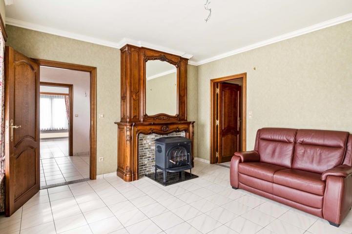 Woning met bouwgrond 16