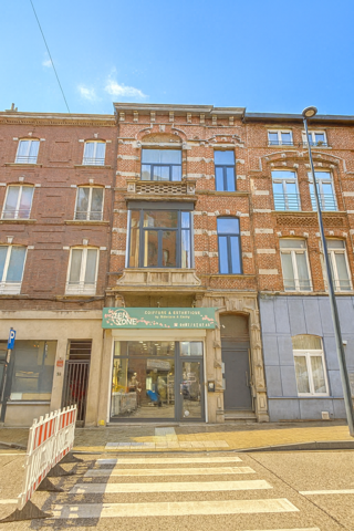DELFIMMO - RDC COMMERCIAL + 3 APPARTEMENTS !