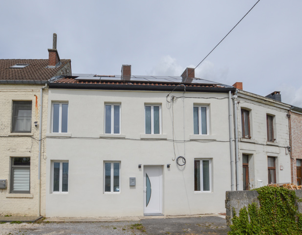 DELFIMMO - SUPERBE MAISON AVEC PANNEAUX PH. - ELEC CONFORME!