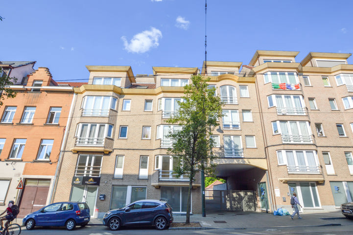 DELFIMMO - BEL APPARTEMENT AVEC PARKING - ELEC. CONFORME !