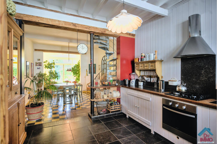 CHARMANTE MAISON AVEC JARDIN