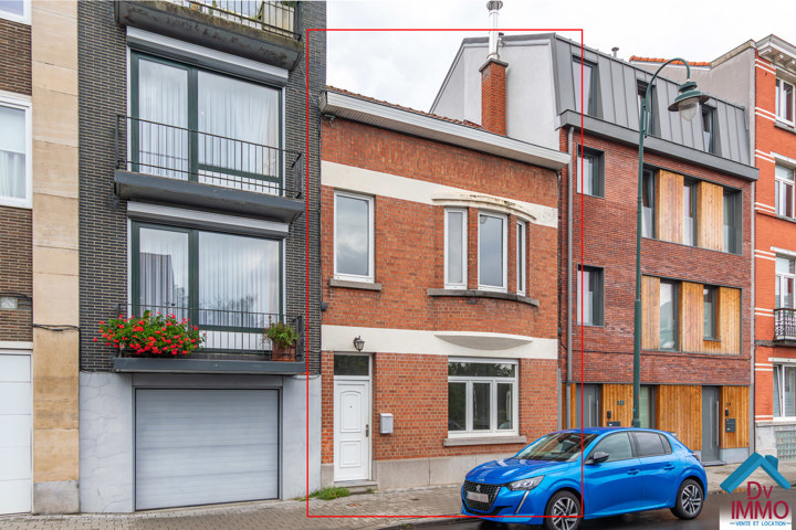 CHARMANTE MAISON UNIF 3CH + COUR