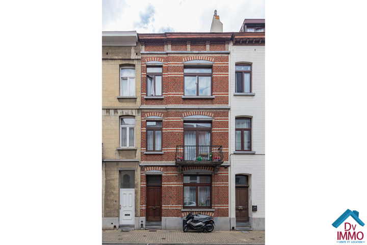 TRES GRANDE MAISON D'HABITATION