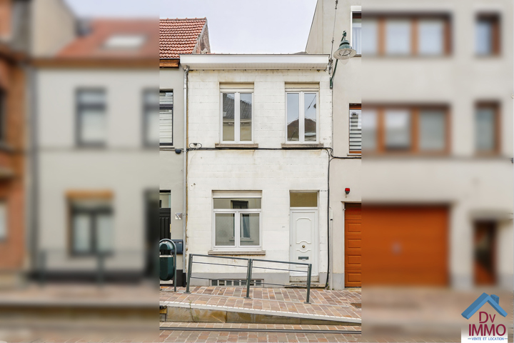 CHARMANTE MAISON AVEC COUR