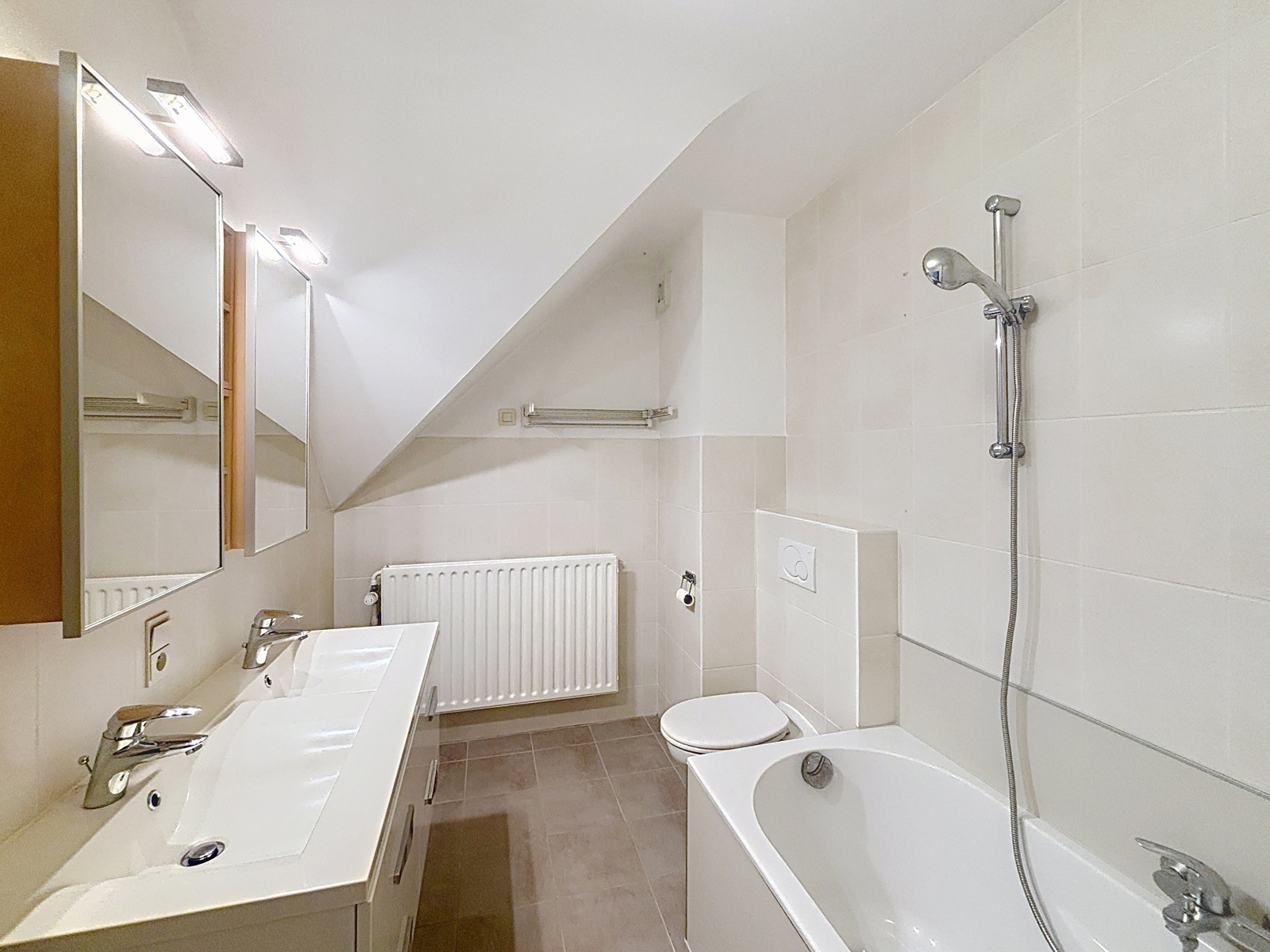 Maison à louer Overijse 1.600 €, Agence immobilière Bruxelles - 