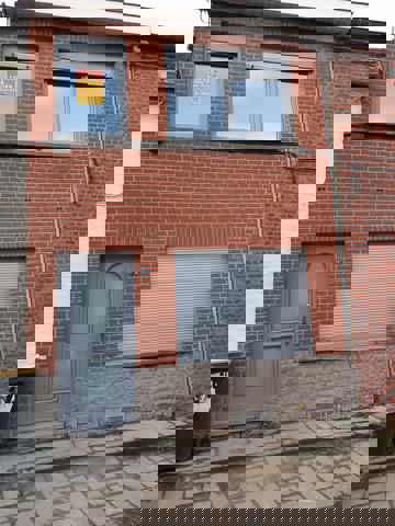 Maison 2 chambres avec jardin à louer à La Bouverie