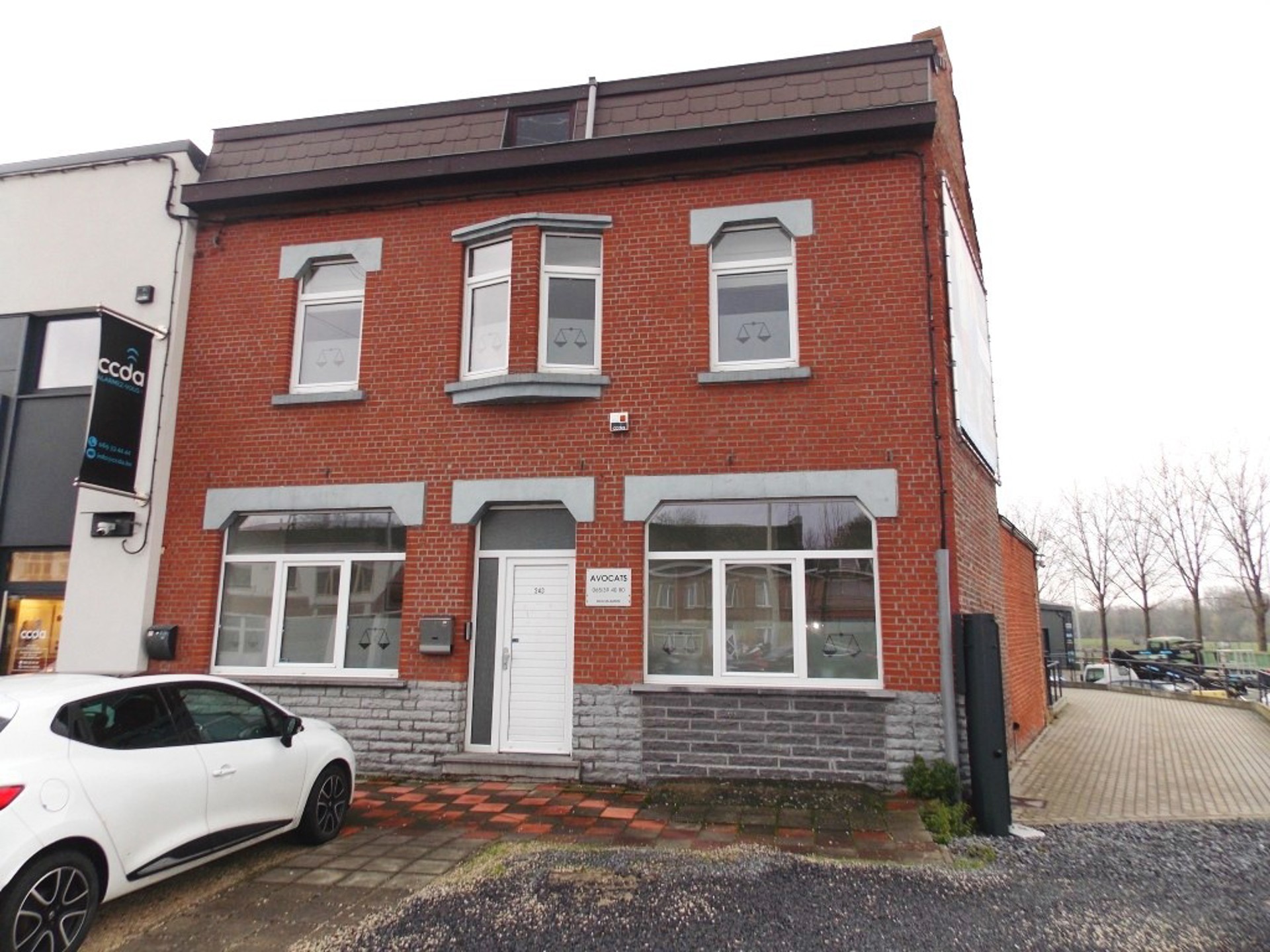 Immeuble à usage de bureaux avec parking