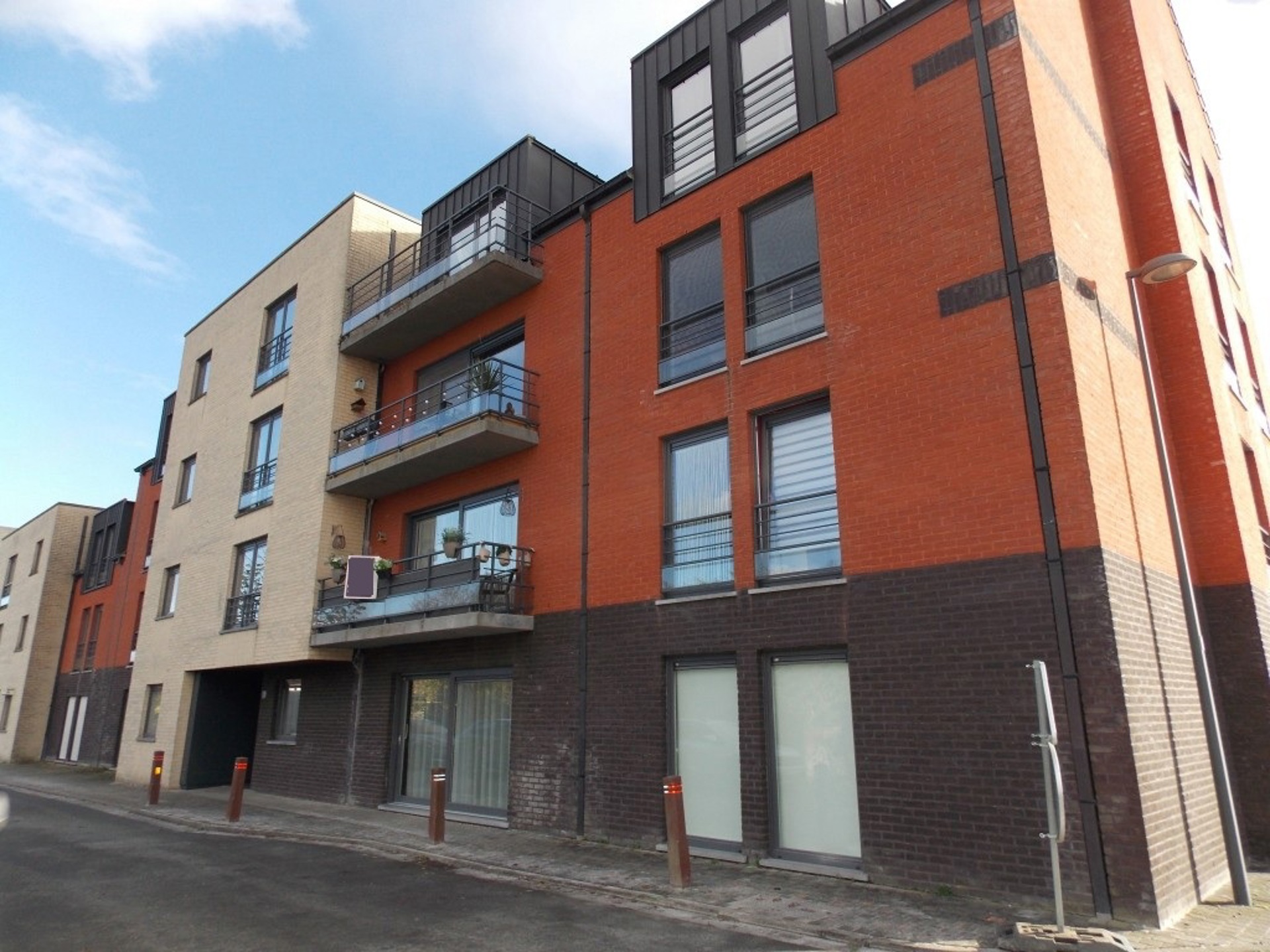 Appartement 1CH en parfait état avec empl de parking et cave