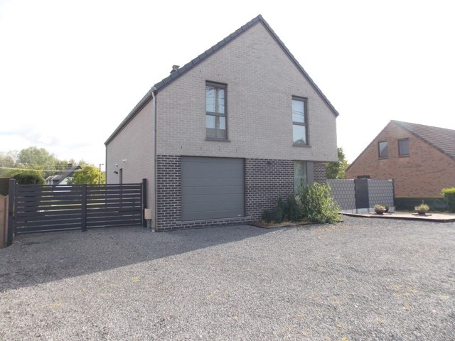 Très belle villa 4CH. avec jardin, garage & empl. de parking