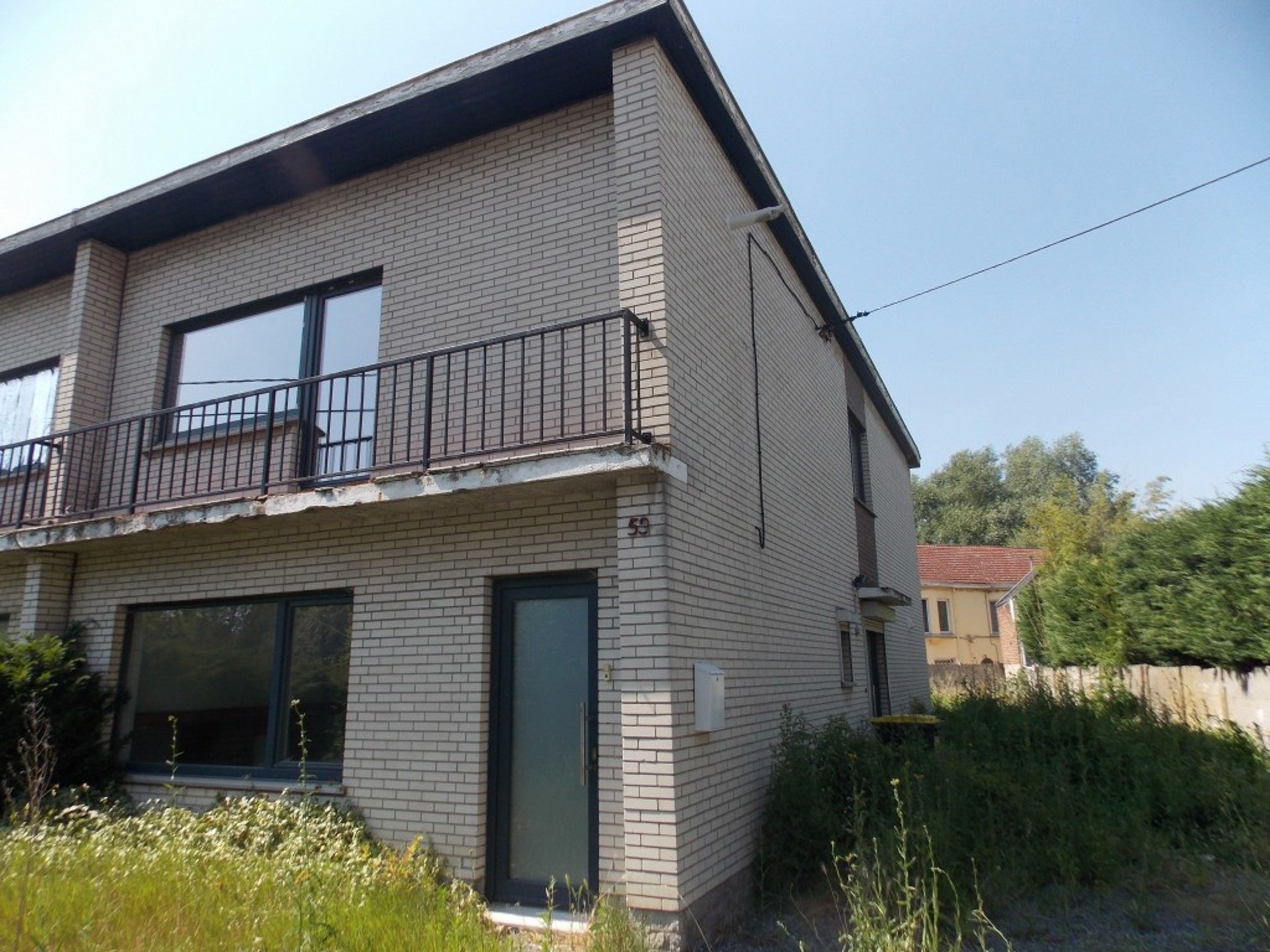 maison d?habitation avec 2 logements devant �tre r�habilit�s