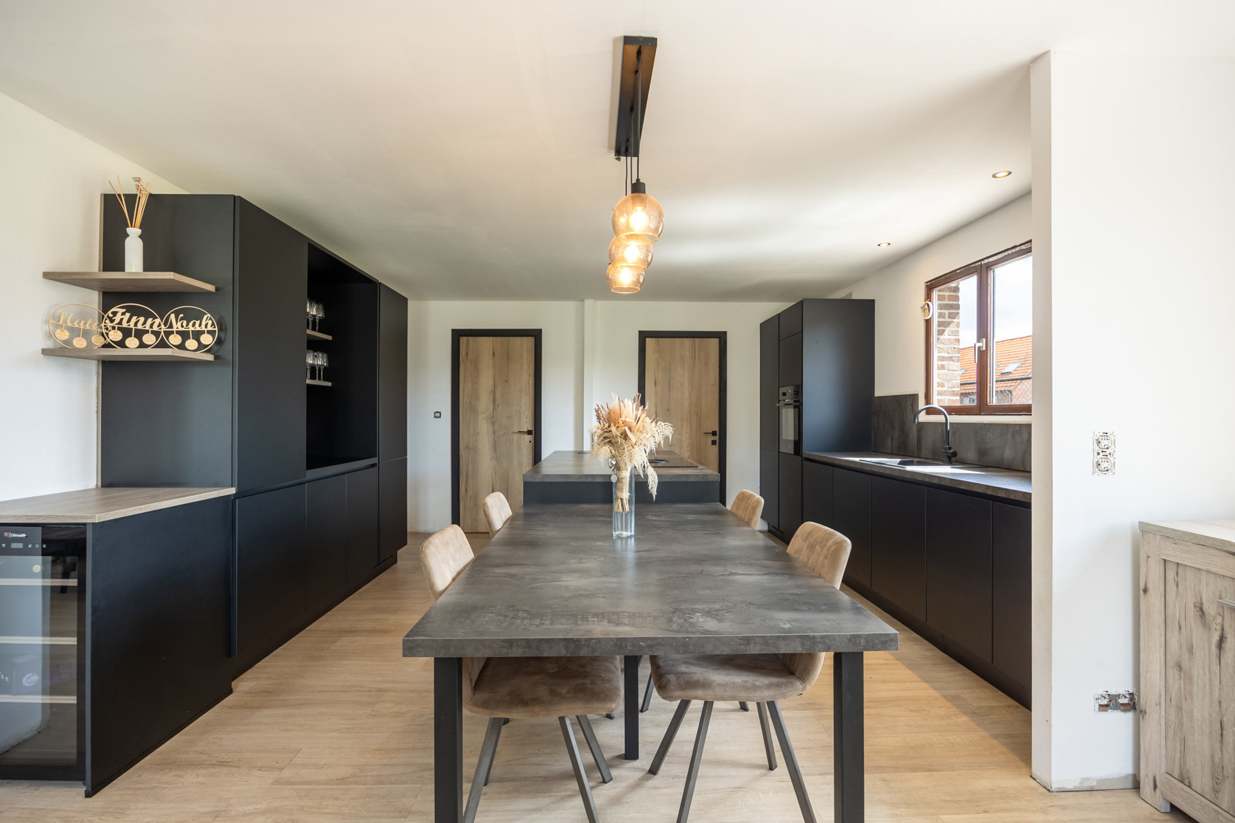 Instapklare gezinswoning met grote tuin en groen zicht