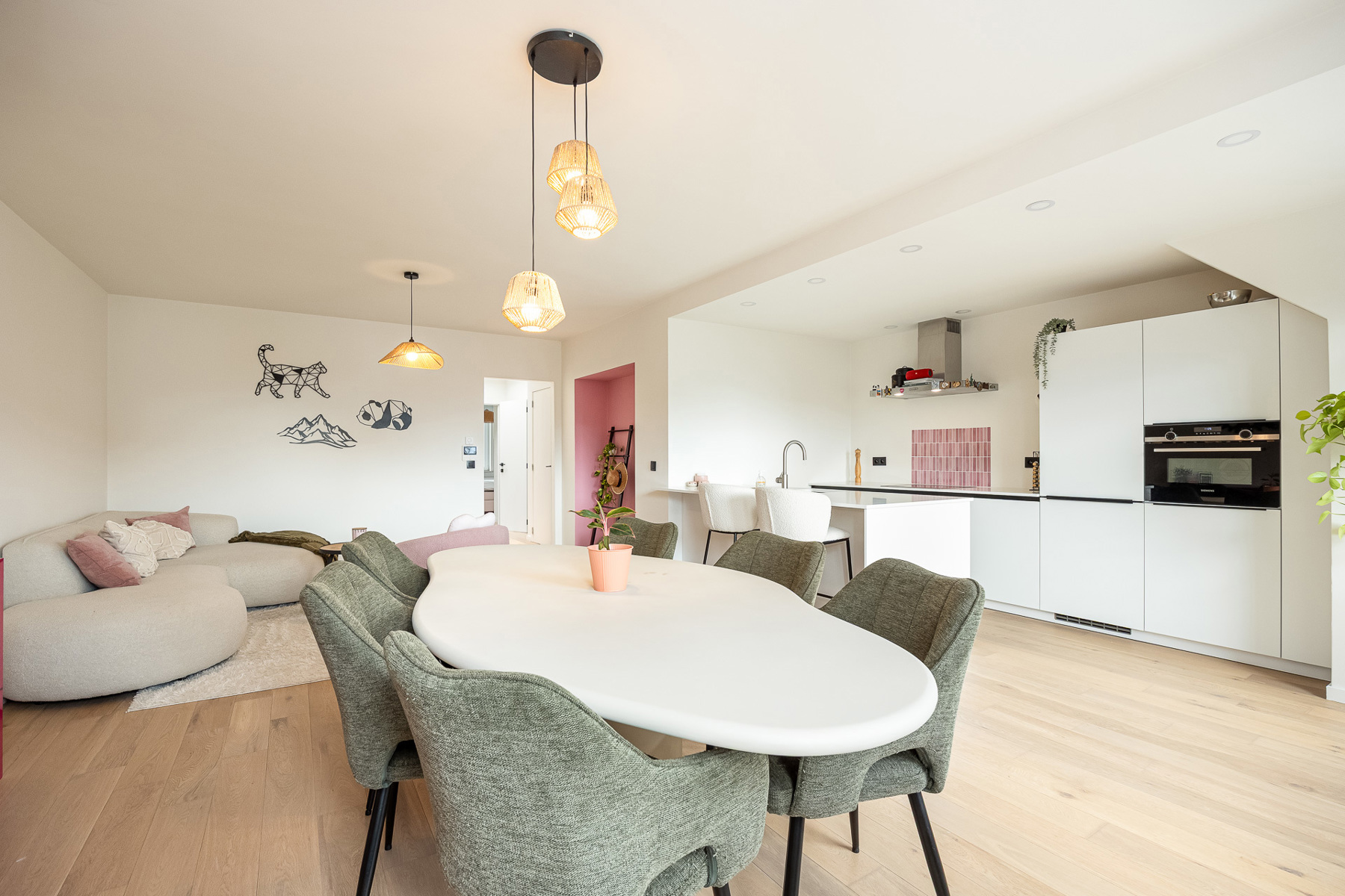 Vernieuwd twee slaapkamer appartement met terras