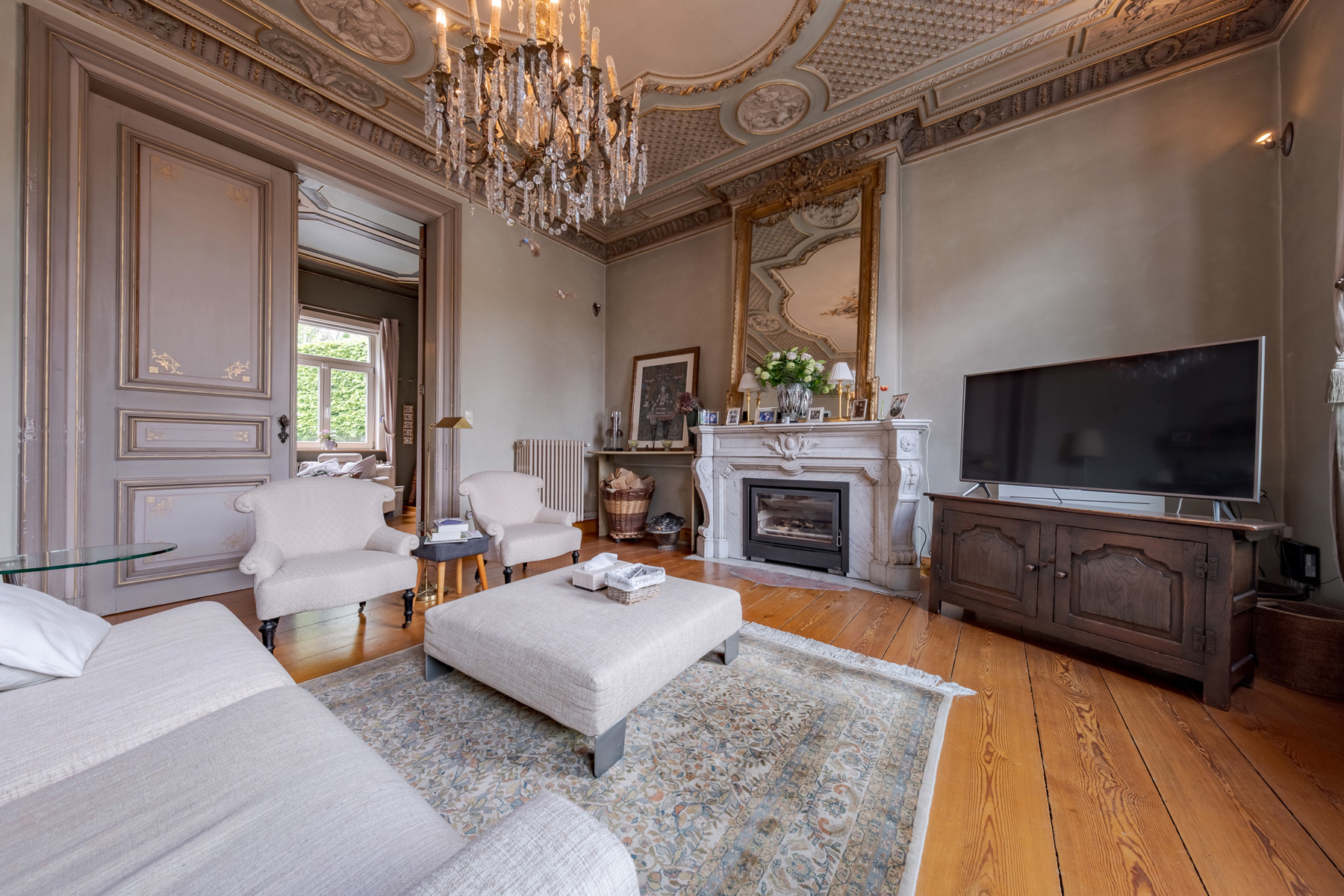 Uniek gerestaureerd herenhuis met parktuin