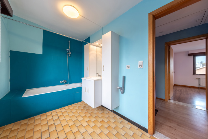 Goed gelegen, halfopen woning met garage en tuin