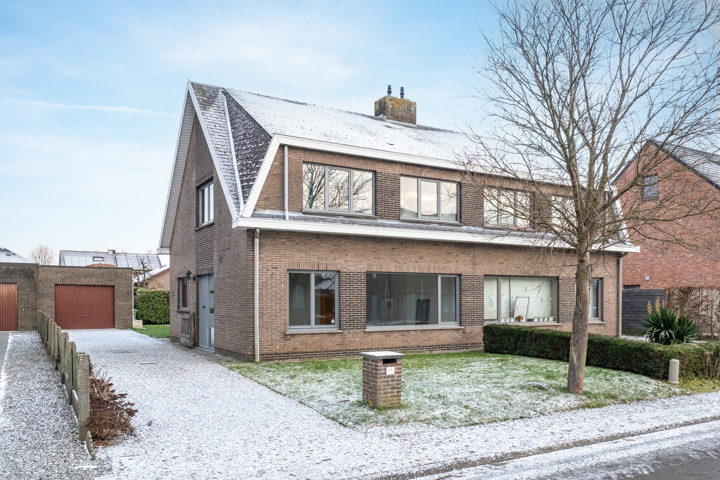 Goed gelegen, halfopen woning met garage en tuin