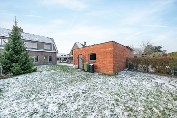 Goed gelegen, halfopen woning met garage en tuin