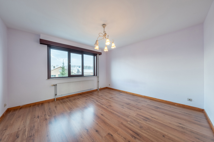 Goed gelegen, halfopen woning met garage en tuin