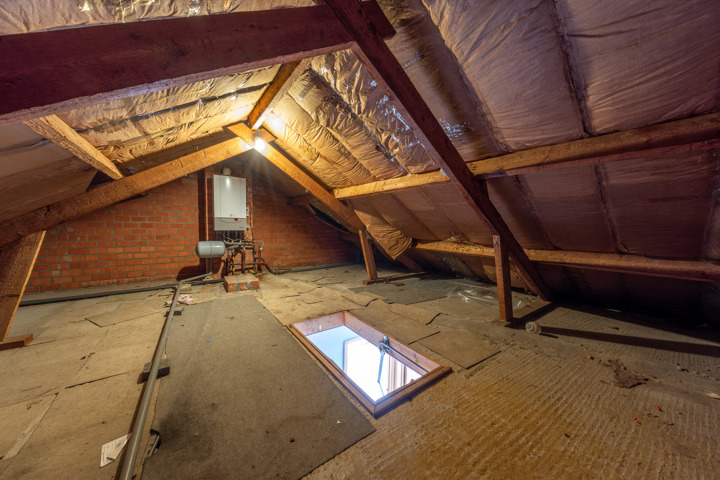 Goed gelegen, halfopen woning met garage en tuin