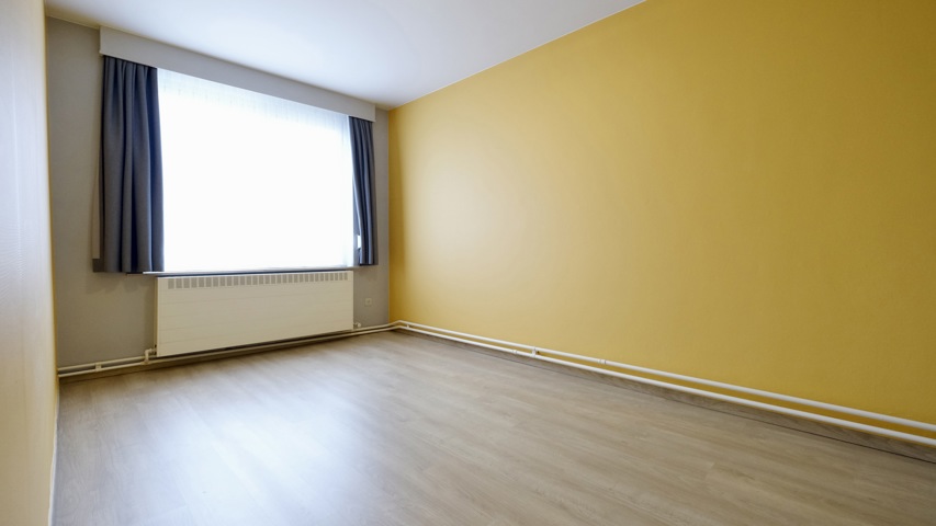 Halfopen bebouwing met ruime oprit en garagebox