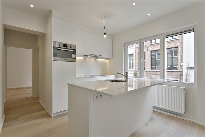 Lichtrijk, gerenoveerd appartement