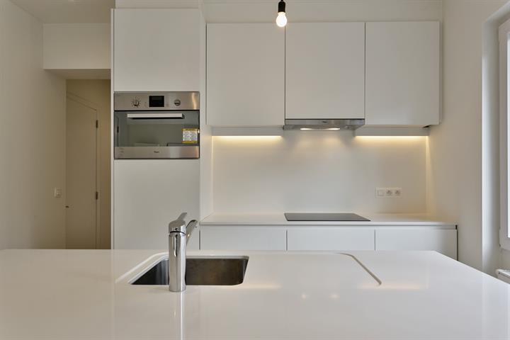 Lichtrijk, gerenoveerd appartement