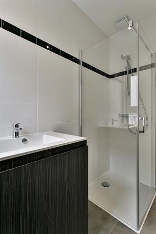 Lichtrijk, gerenoveerd appartement