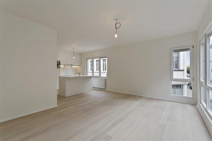 Lichtrijk, gerenoveerd appartement