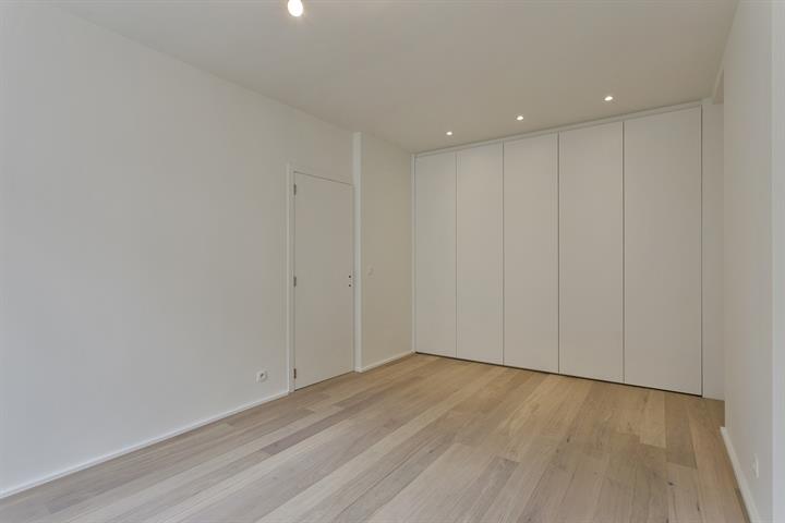 Lichtrijk, gerenoveerd appartement