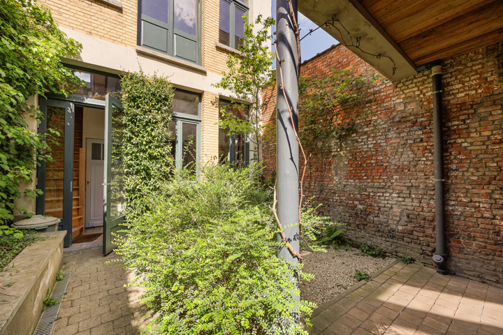 Grote woning met achterhuis in het leuke Berchem