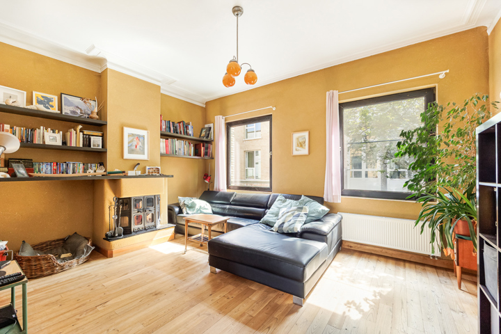 Grote woning met achterhuis in het leuke Berchem
