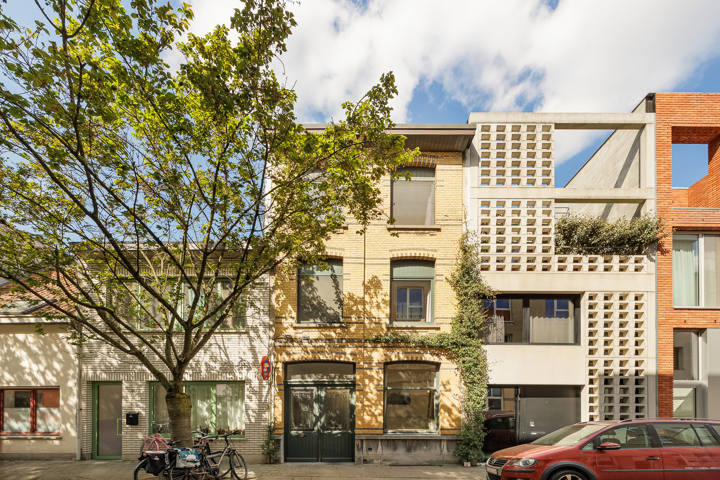Grote woning met achterhuis in het leuke Berchem
