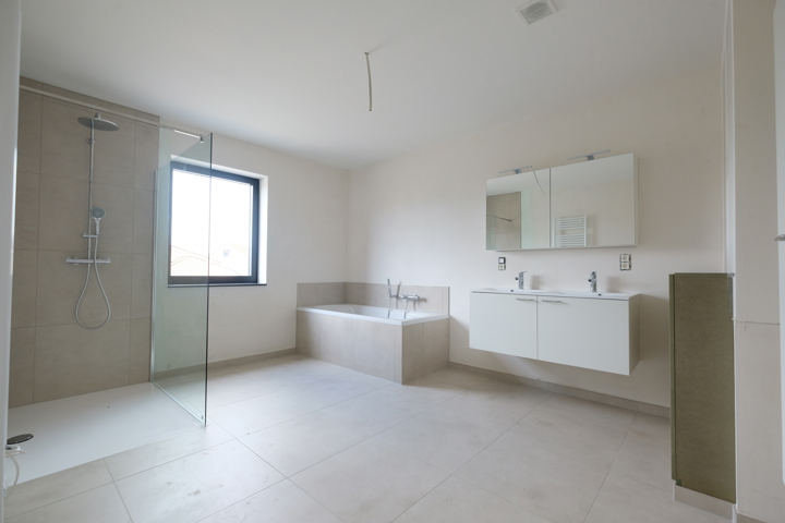Knap afgewerkte nieuwbouwwoning