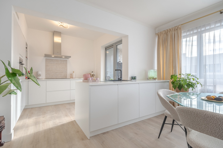 Gerenoveerd, centraal gelegen appartement