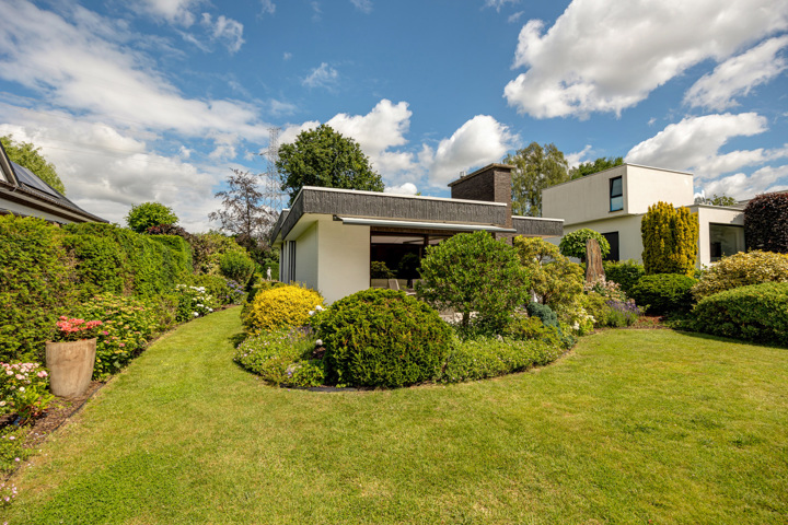 Goedgelegen bungalow met tuin, oprit en garage
